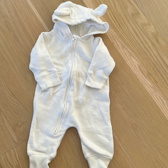 Sweatsuit onesie w adorable ears from Rise little earthling 6-9mths - Picture 1 of 2